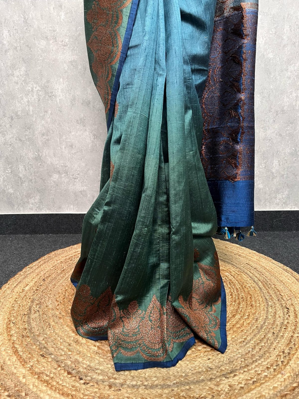 TUSSAR RAW SILK BANARASI SAREE - Image 2