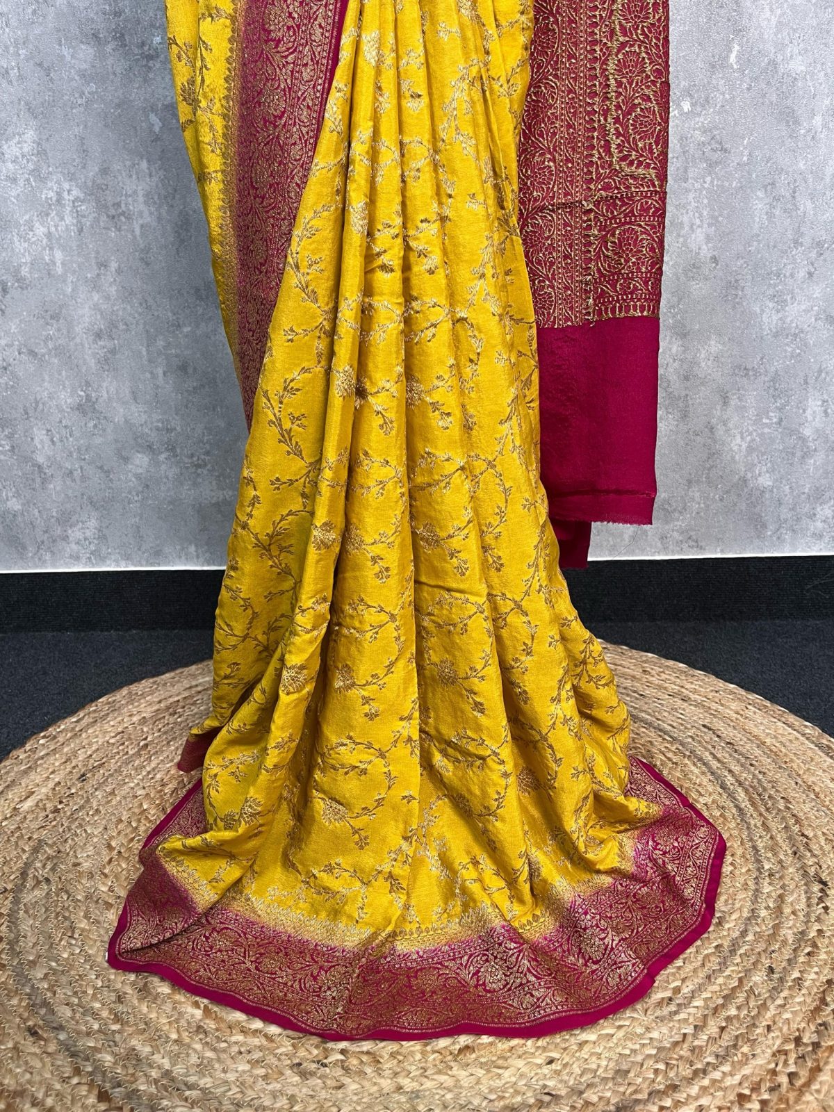 PURE CREPE SILK BANARASI SAREE - Image 3
