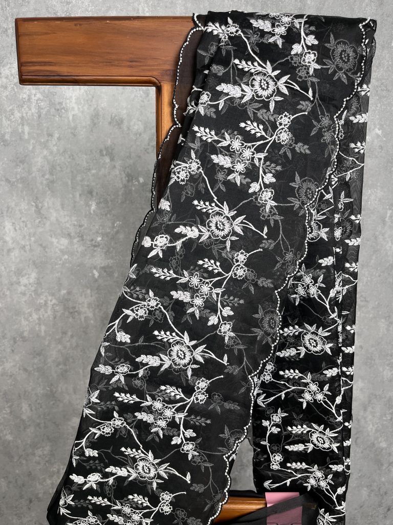 SEMI ORGANZA THREAD EMBROIDERY SAREE - Image 3