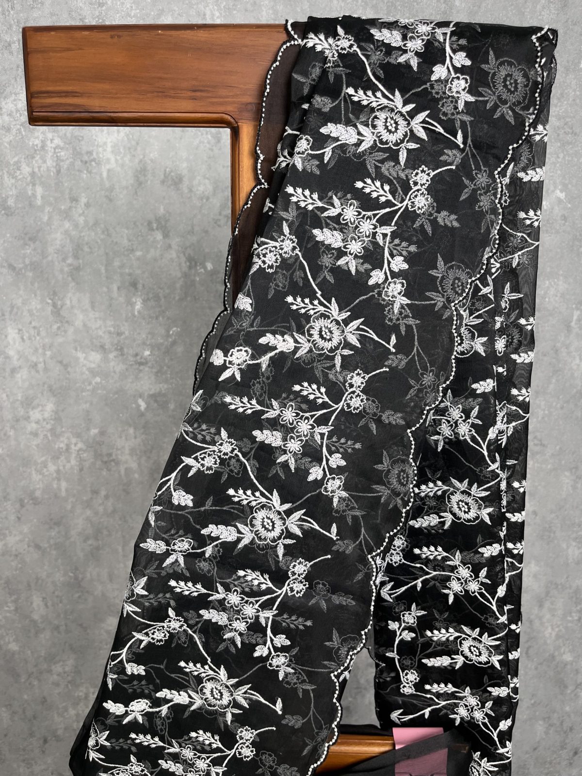 SEMI ORGANZA THREAD EMBROIDERY SAREE - Image 3