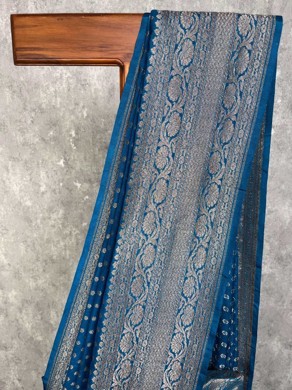 SEMI GEORGETTE ANTIQUE ZARI BANARASI SAREE - Image 2