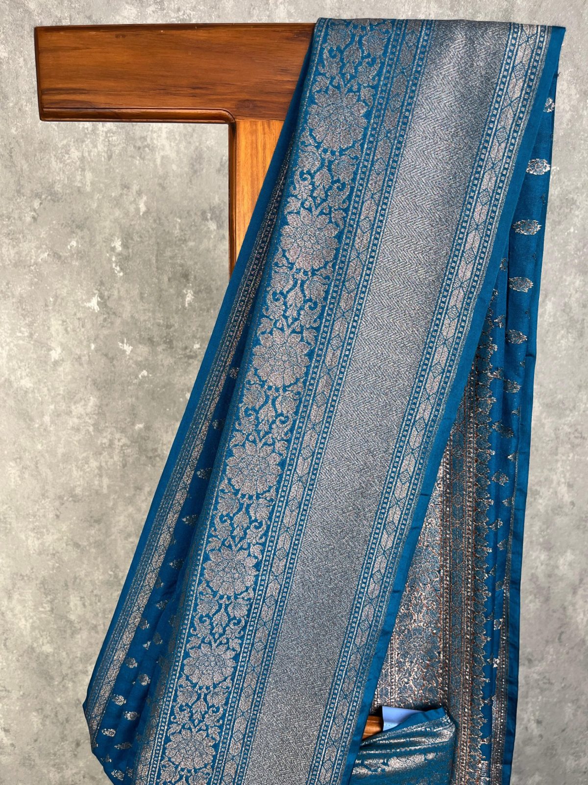 SEMI GEORGETTE ANTIQUE ZARI BANARASI SAREE - Image 2