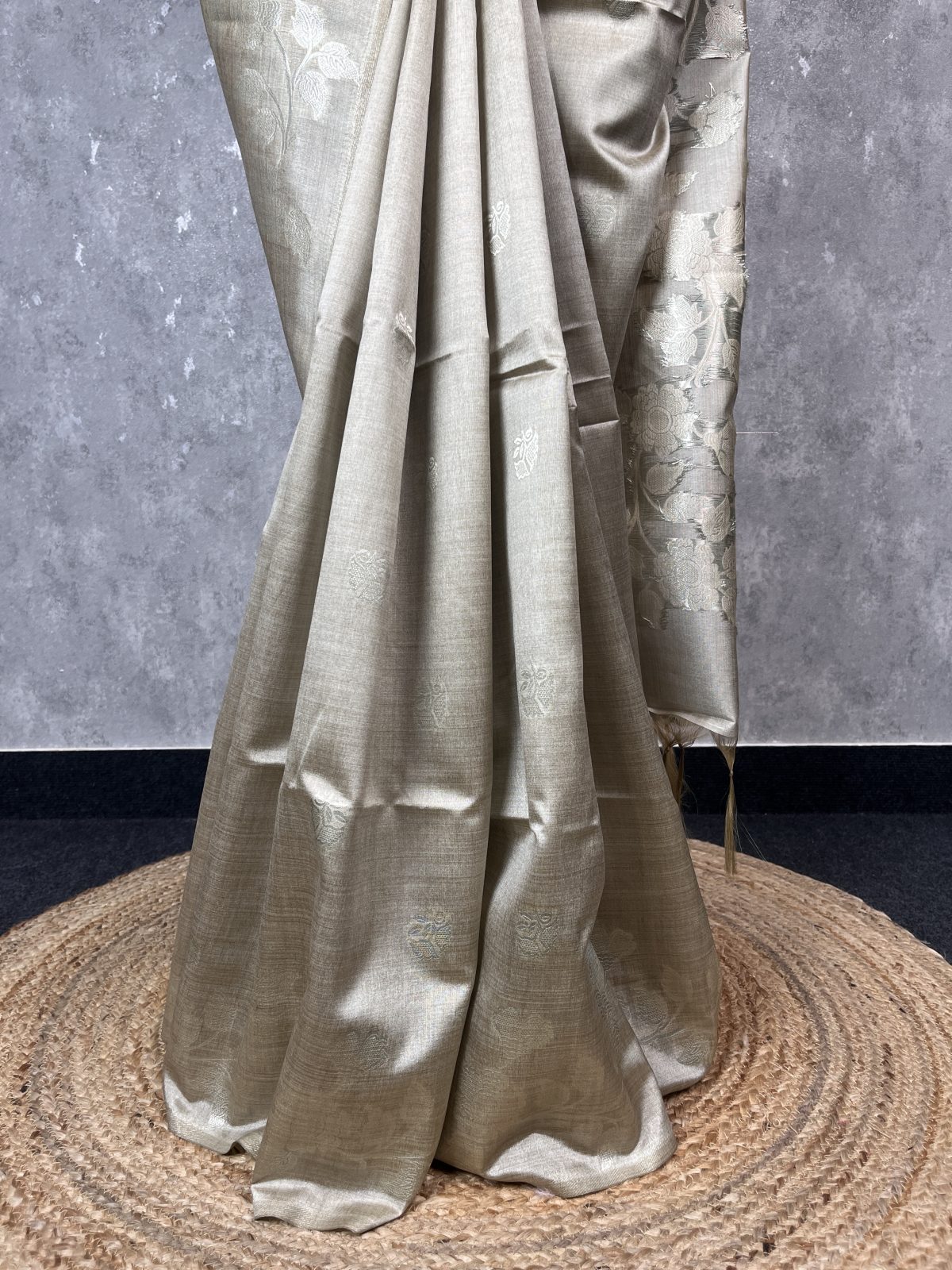 SEMI TUSSAR SILK WEAVING BANARASI SAREE - Image 3