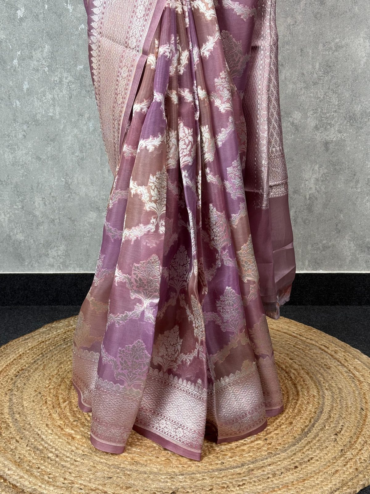 KORA HAND DYE SILVER BANARASI SAREE - Image 3