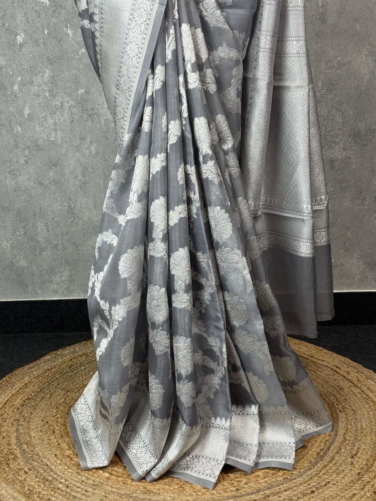 KORA GREY ZARI JAAL BANARASI SAREE - Image 3