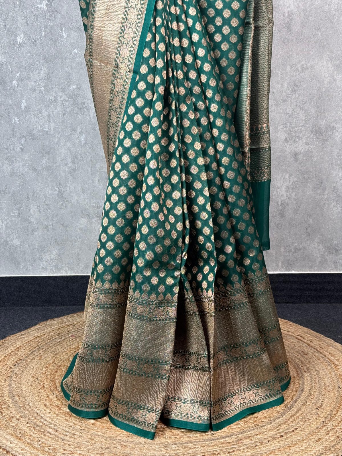KORA WATER ZARI BHUTA BANARASI SAREE - Image 3
