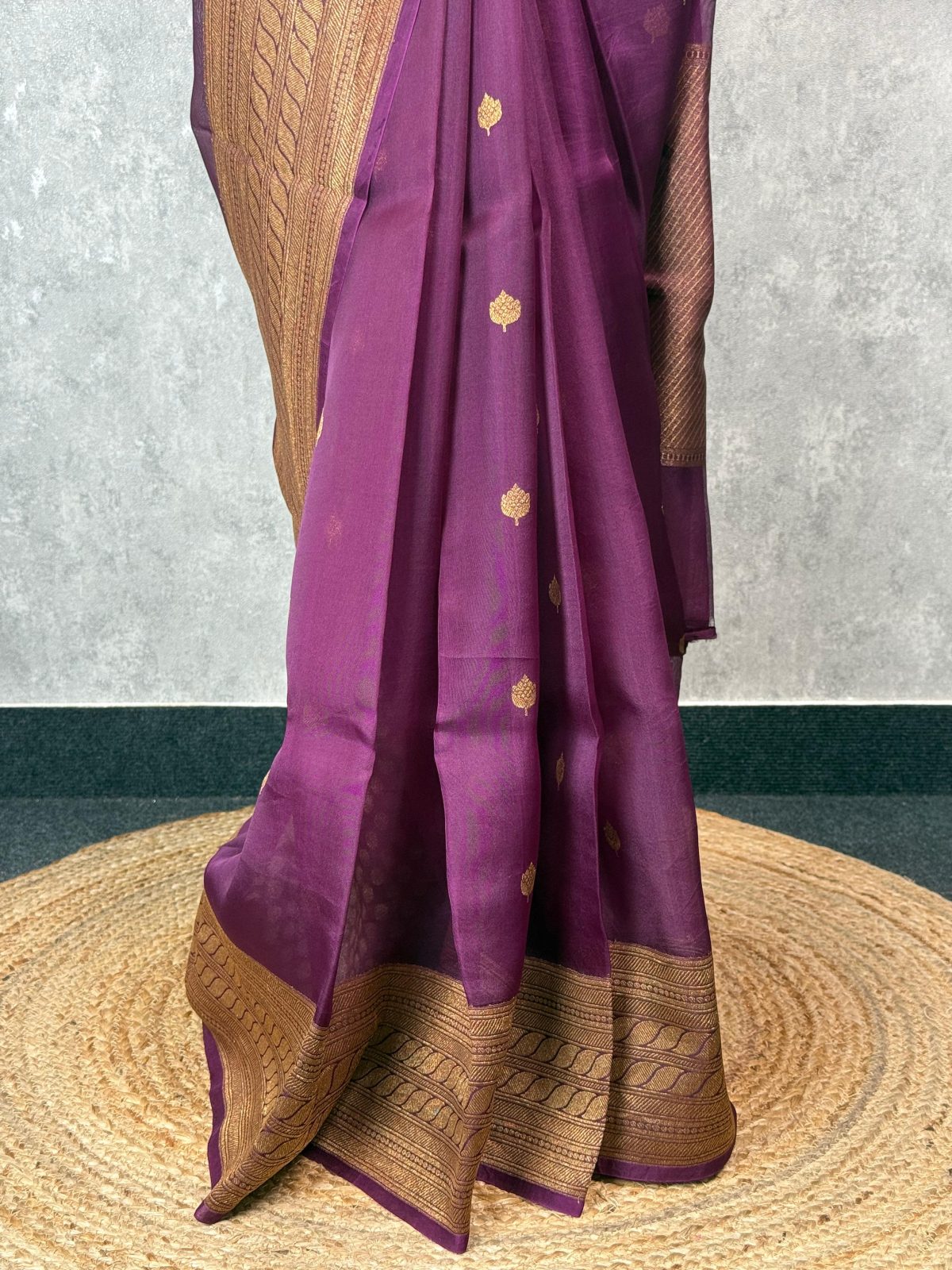KORA ANTIQUE ZARI BORDER BANARASI SAREE - Image 3