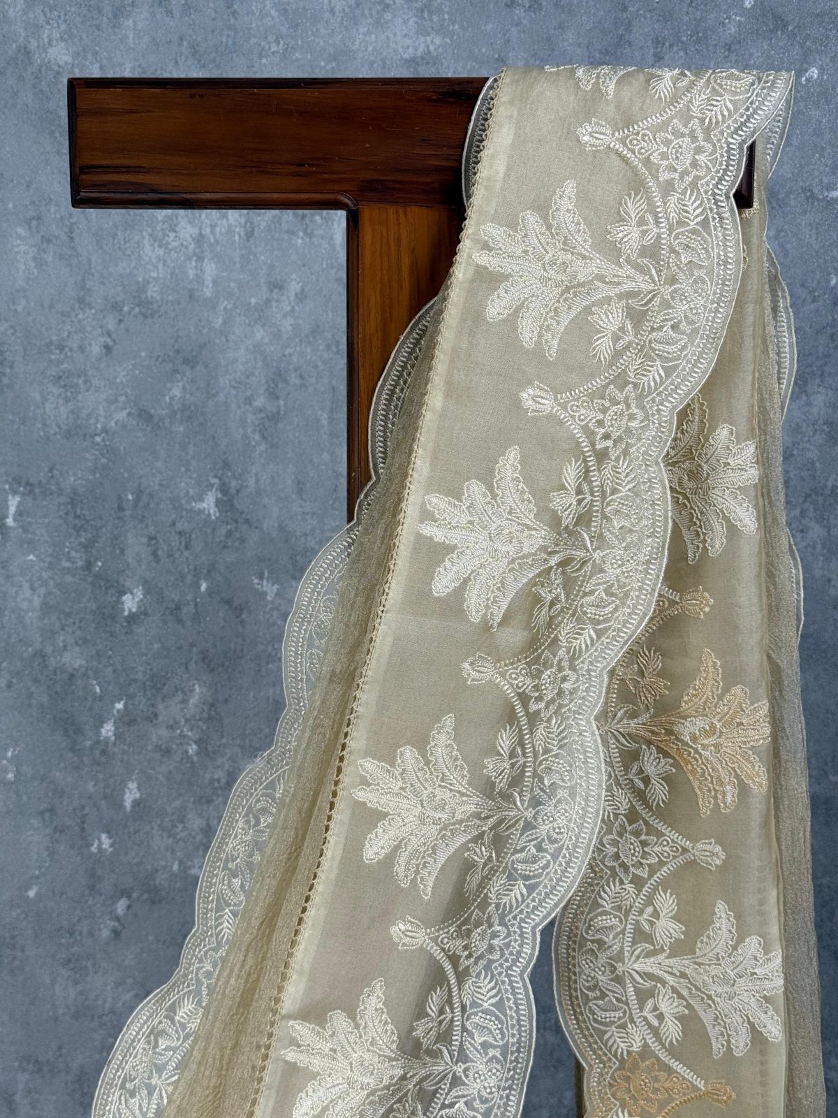 CRUSHED TISSUE SILK EMBROIDERY SAREE - Image 2