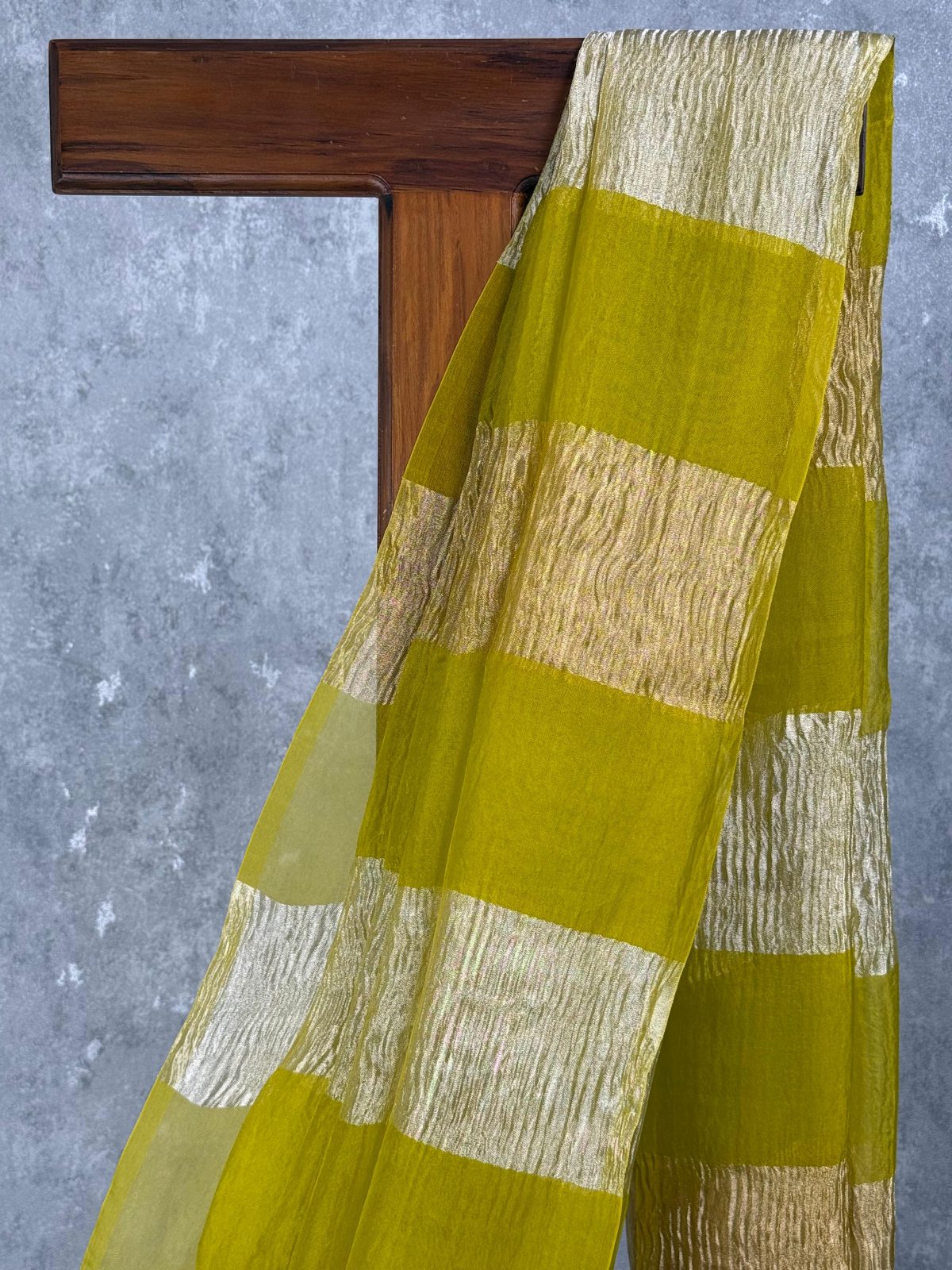 SILK ORGANZA CRUSHED ZARI SAREE - Image 2