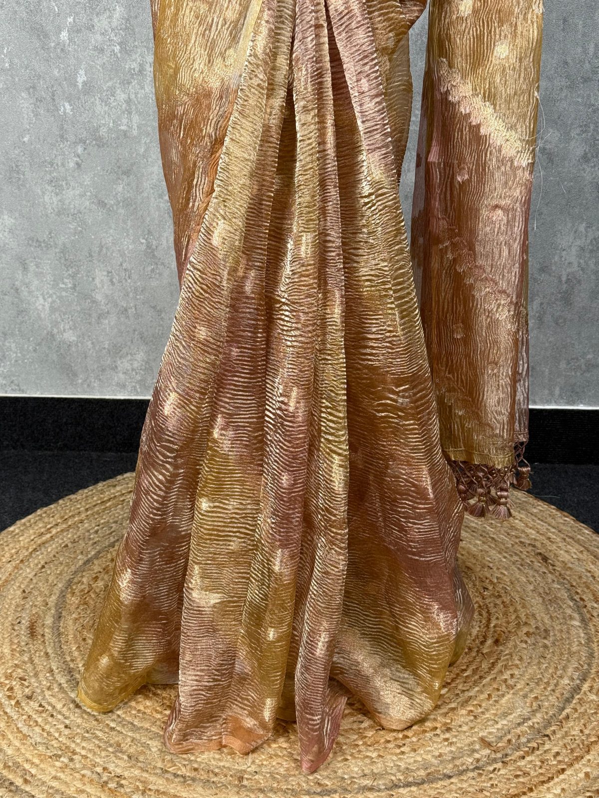 CRUSHED TISSUE ORGANZA BANARASI SAREE - Image 3