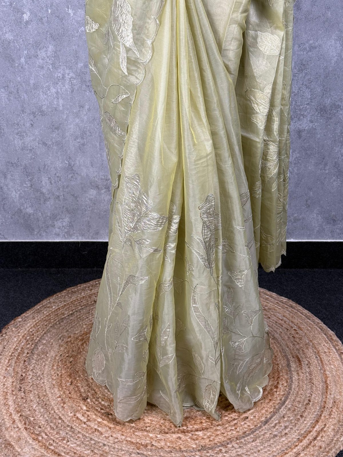SEMI ORGANZA TISSUE APPLIQUE EMBROIDERY SAREE - Image 3