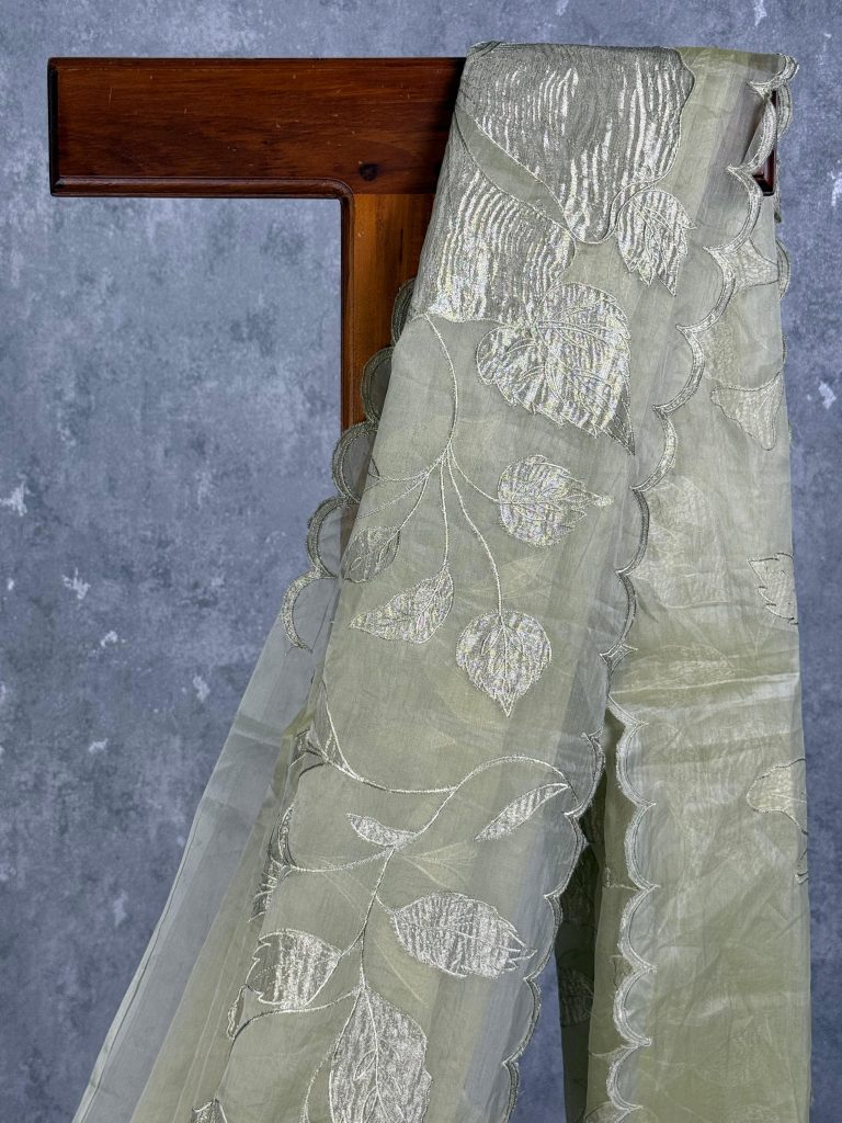 SEMI ORGANZA TISSUE APPLIQUE EMBROIDERY SAREE - Image 2