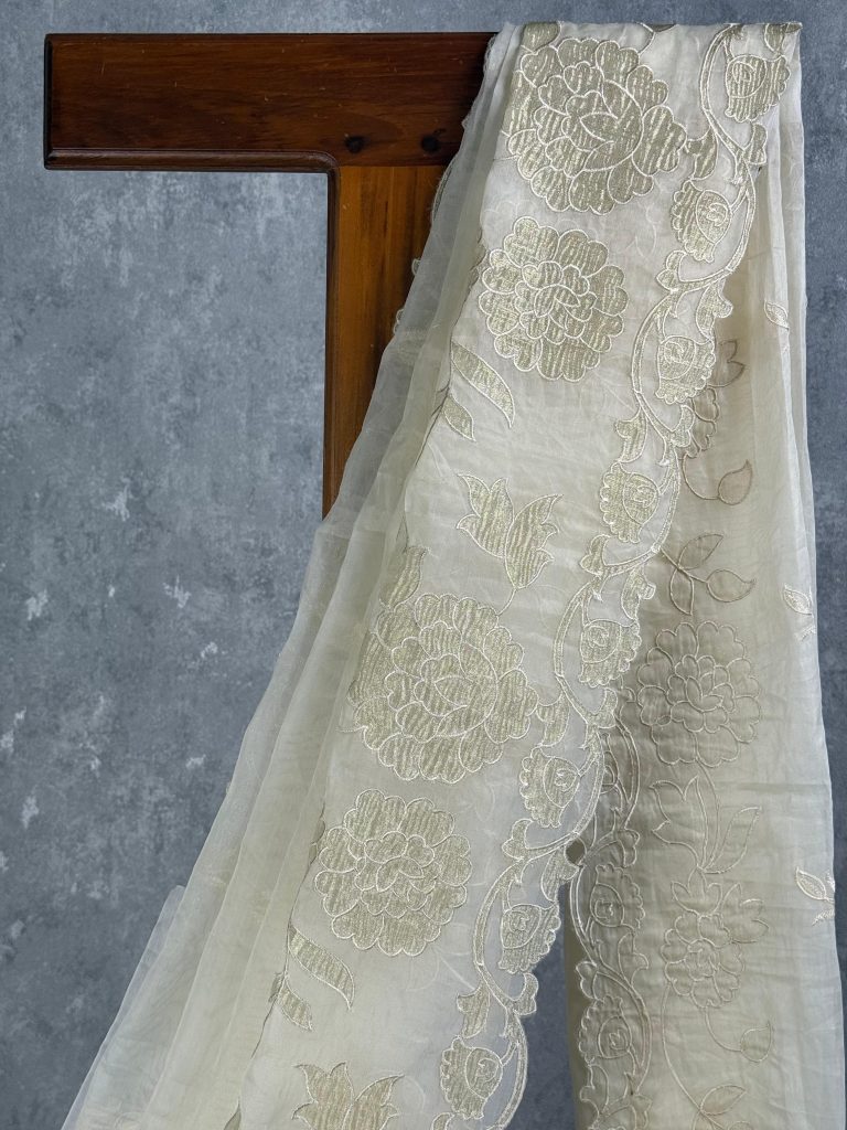 SEMI ORGANZA TISSUE APPLIQUE EMBROIDERY SAREE - Image 2