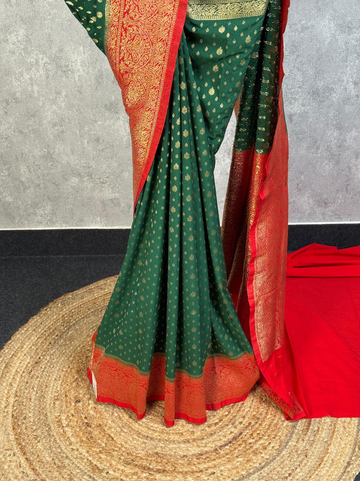 SEMI CREPE GOLD ZARI BANARASI SAREE - Image 3