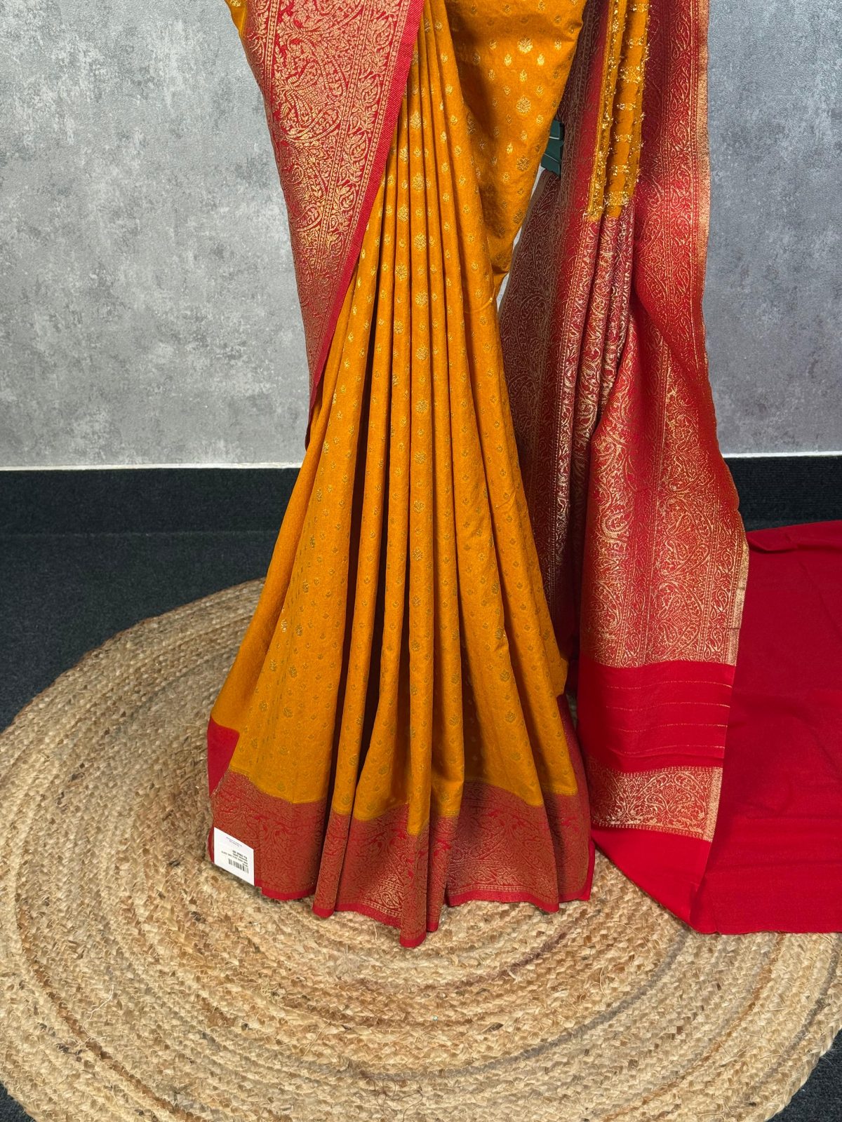 SEMI CREPE GOLD ZARI BANARASI SAREE - Image 3
