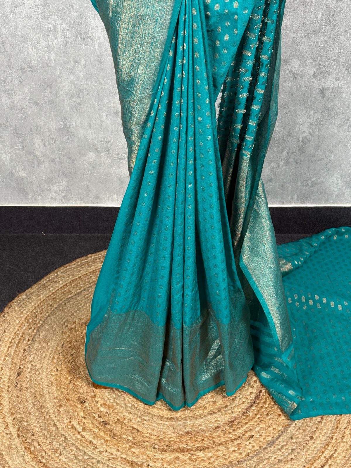 SEMI CREPE GOLD ZARI BANARASI SAREE - Image 3