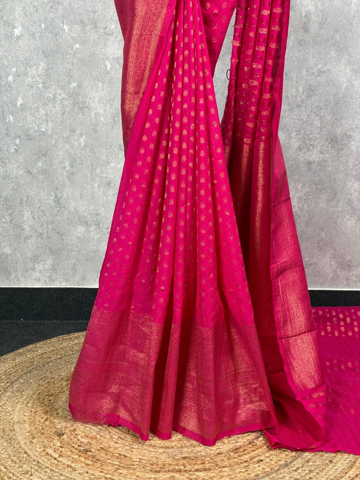 SEMI CREPE GOLD ZARI BANARASI SAREE - Image 3