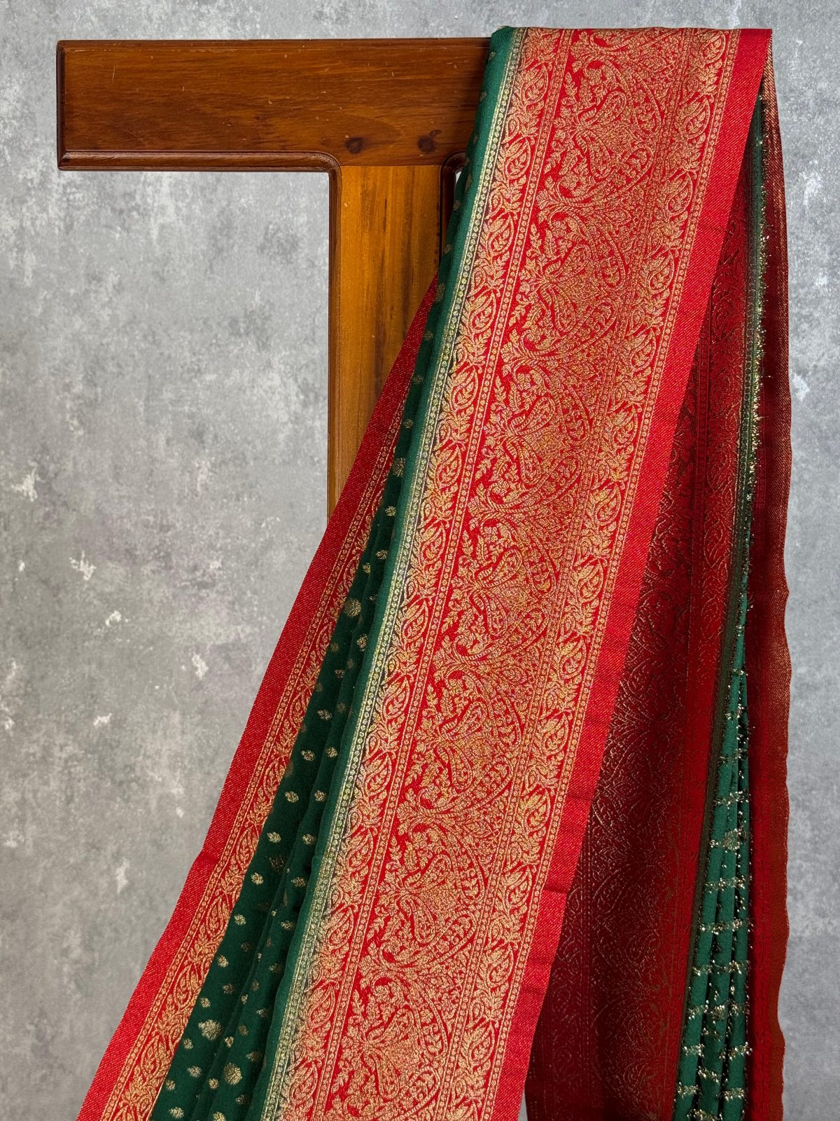 SEMI CREPE GOLD ZARI BANARASI SAREE - Image 2