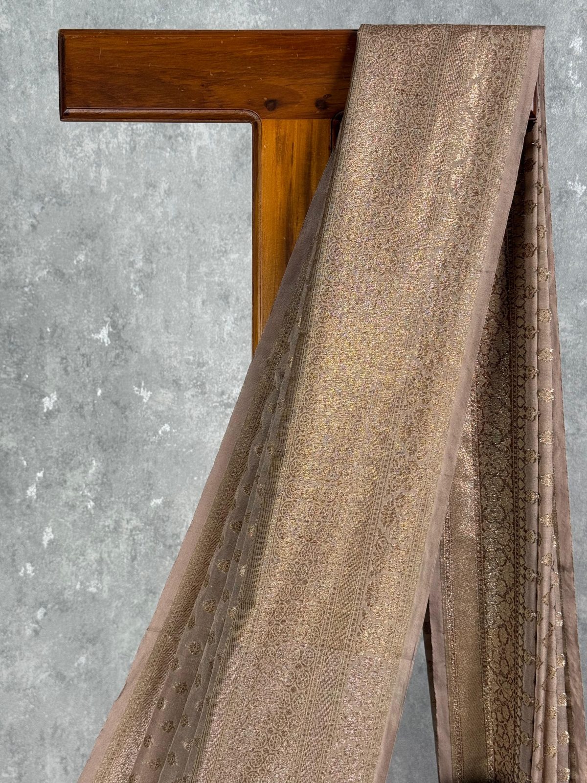 SEMI GEORGETTE ANTIQUE ZARI BANARASI SAREE - Image 2