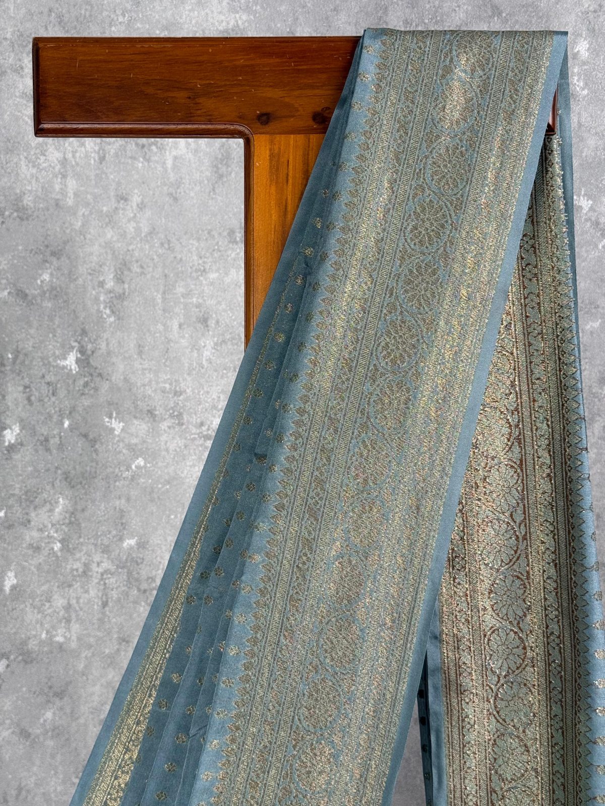 SEMI GEORGETTE ANTIQUE ZARI BANARASI SAREE - Image 2