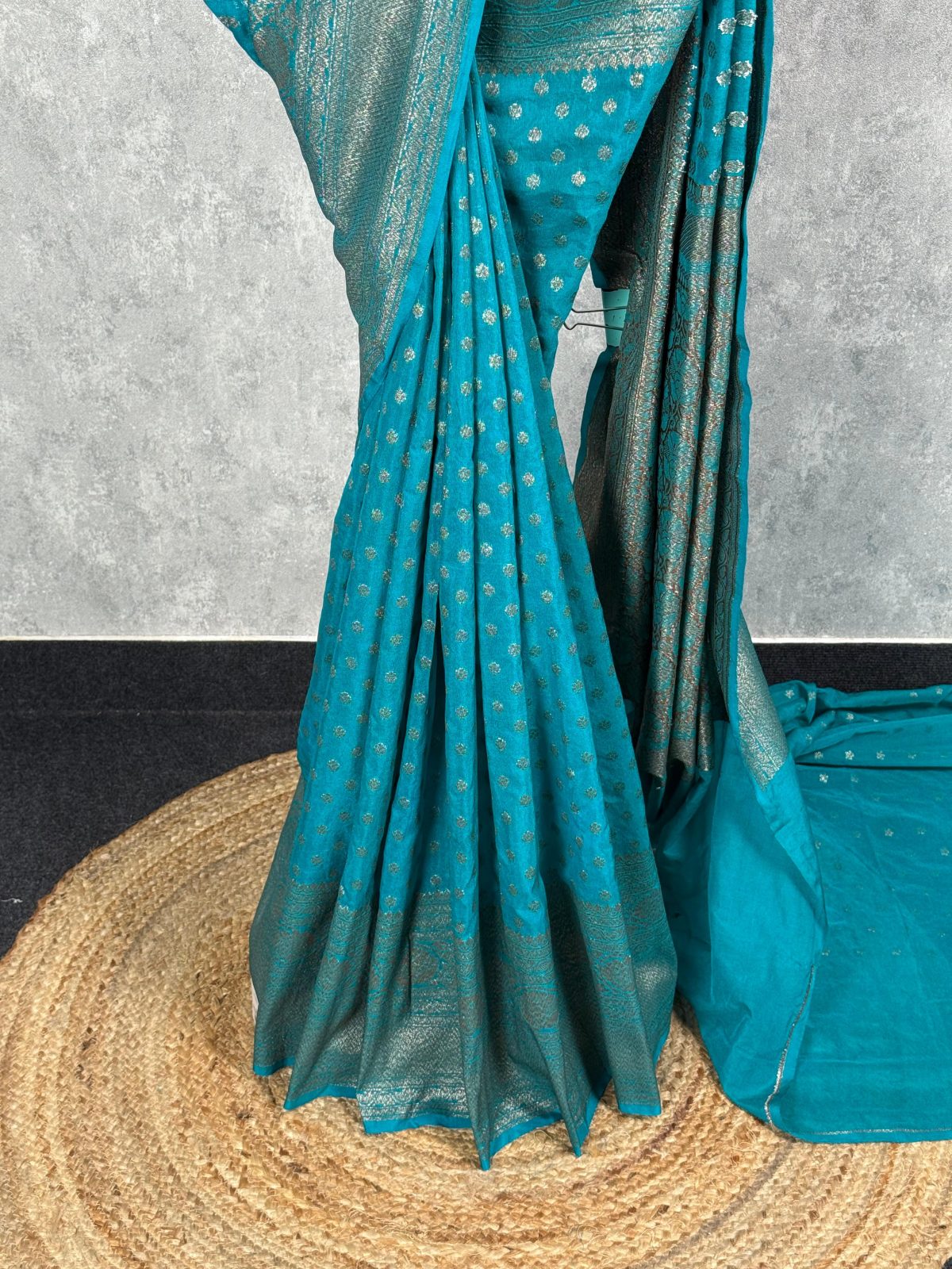 SEMI GEORGETTE ANTIQUE ZARI BANARASI SAREE - Image 3