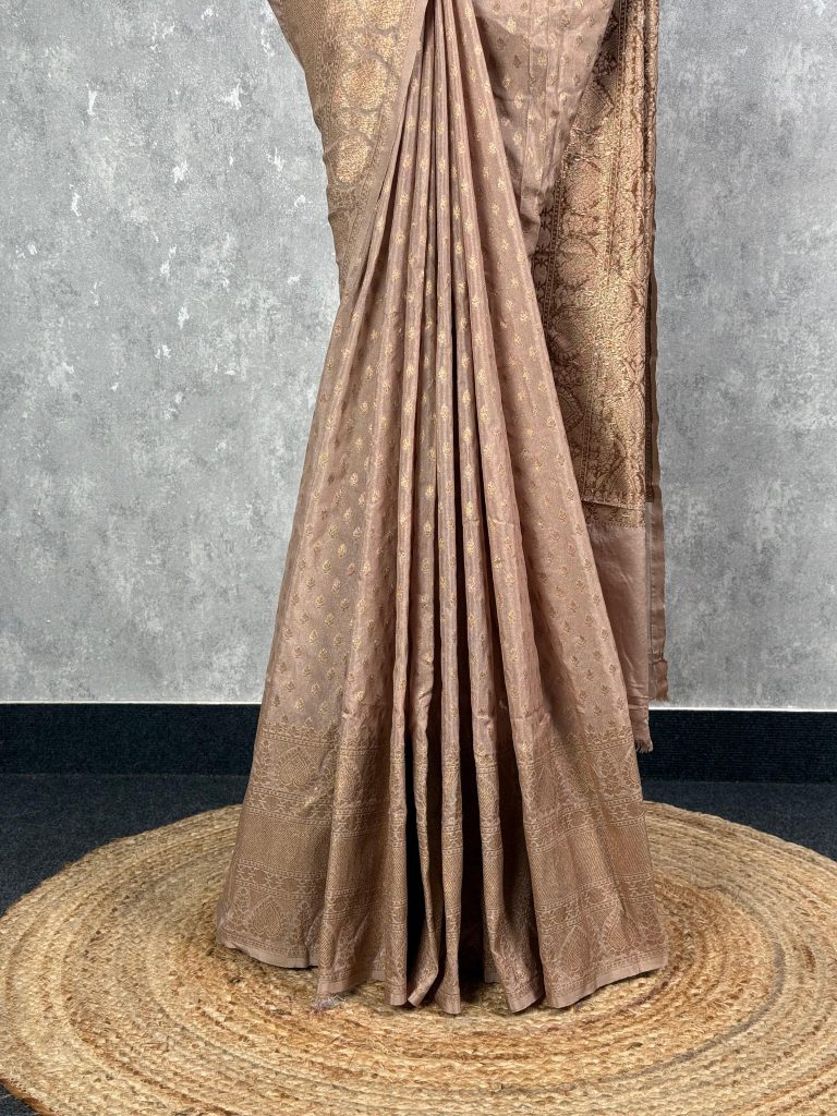 SEMI GEORGETTE ANTIQUE ZARI BANARASI SAREE - Image 3