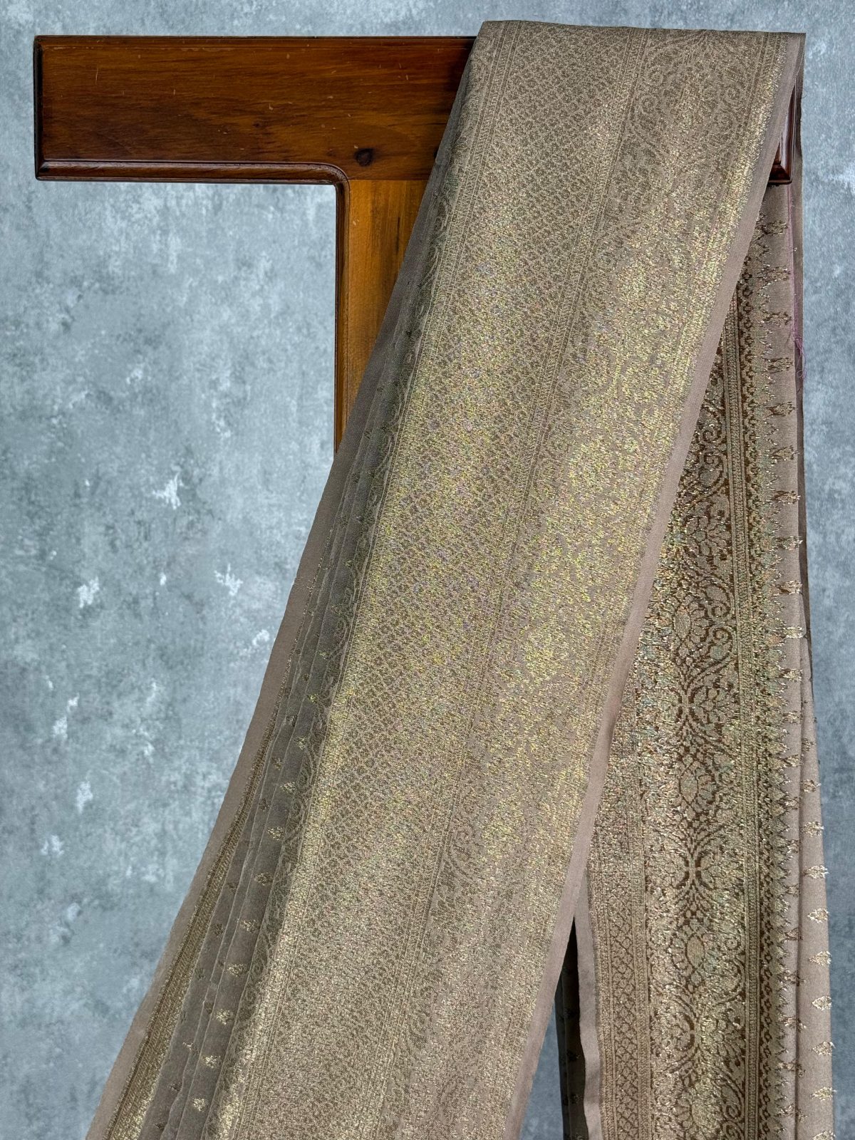 SEMI GEORGETTE ANTIQUE ZARI BANARASI SAREE - Image 2