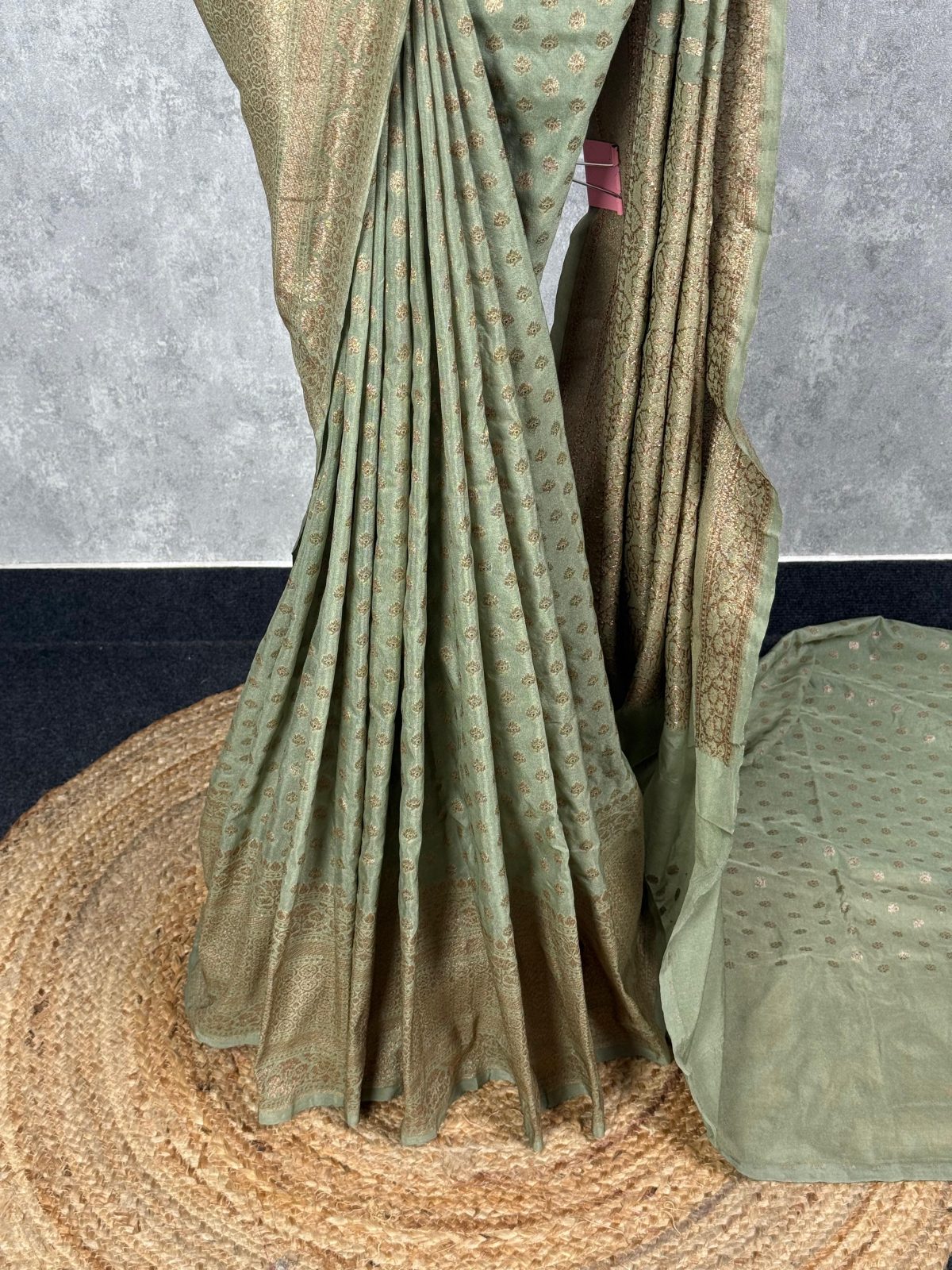 SEMI GEORGETTE ANTIQUE ZARI BANARASI SAREE - Image 3
