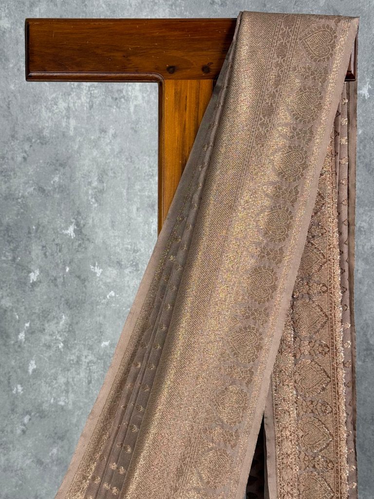 SEMI GEORGETTE ANTIQUE ZARI BANARASI SAREE - Image 2