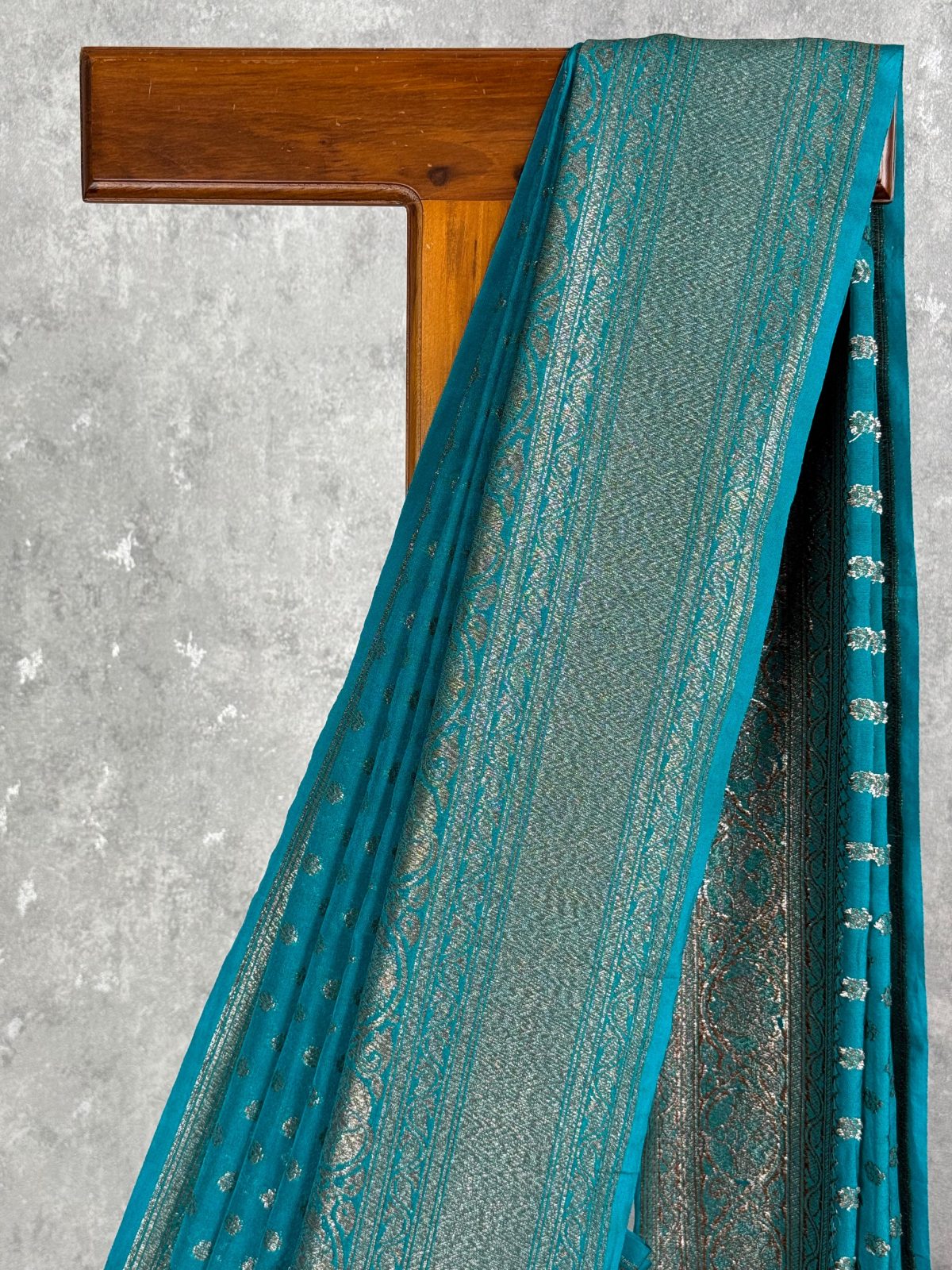 SEMI GEORGETTE ANTIQUE ZARI BANARASI SAREE - Image 2
